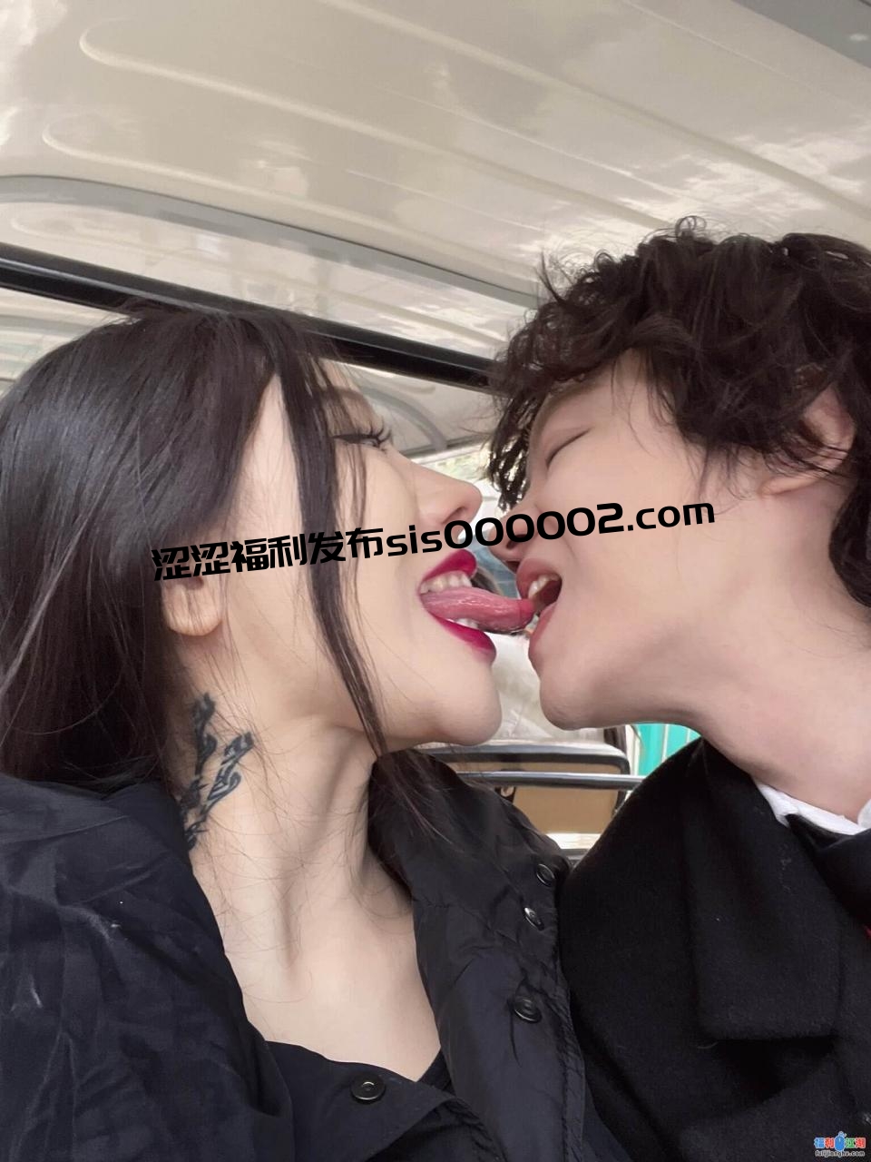 推特超高颜值反差婊sharkbaby001女神和母狗切换自如 [55V+535P+268M][百度云]