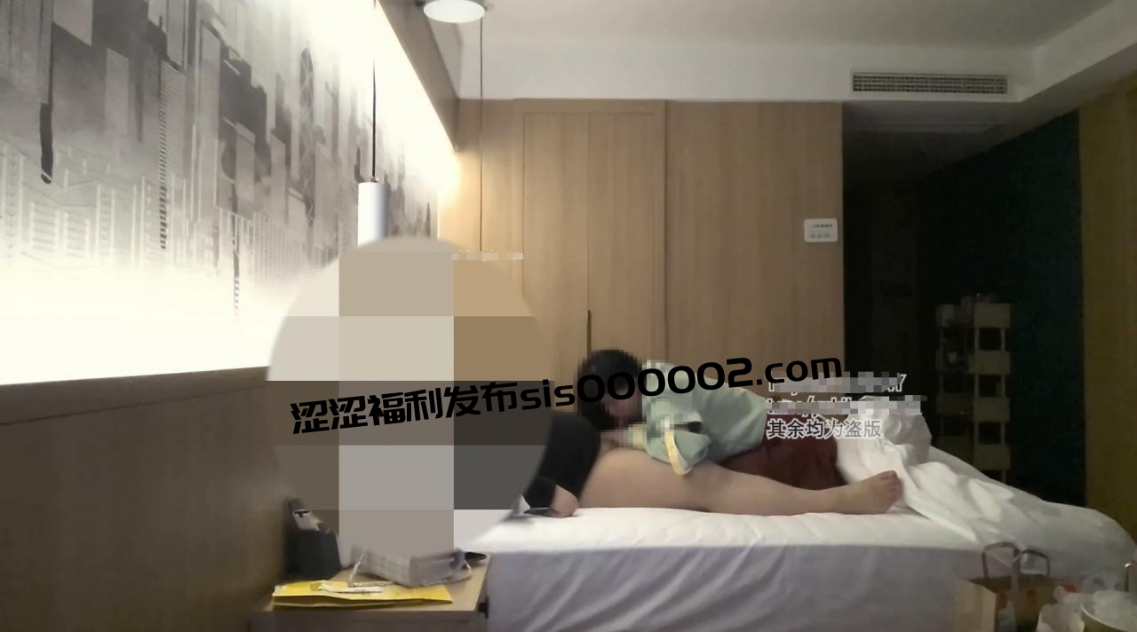 【丝袜JK萝莉控狂喜】专攻03-06年少女大神「胖爷的奇妙之旅」白丝长腿妹妹，被干的太猛一直呻吟哼哼，中途要求换套再干